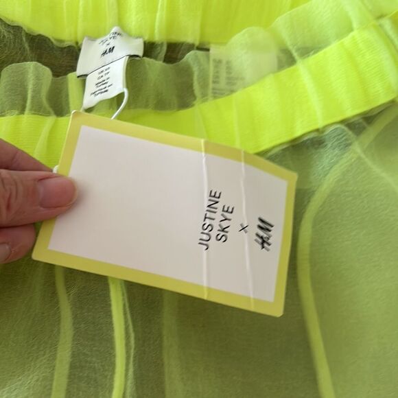 Justine Skye x H&M collaboration xs NWT neon sheer mesh shorts - Picture 6 of 11
